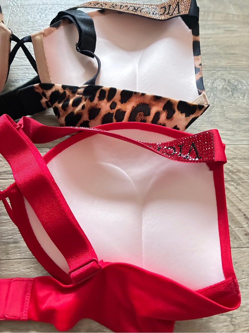 Victoria Secret 2 Satin Bombshell Plunge Bras Leopard Print Logo Shine Strap - Picture 15 of 16
